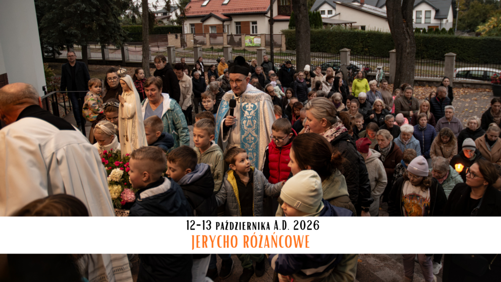 Dzieci niosą figurę Matki Bożej Fatimskiej podczas procesji w Parafii Mrozy